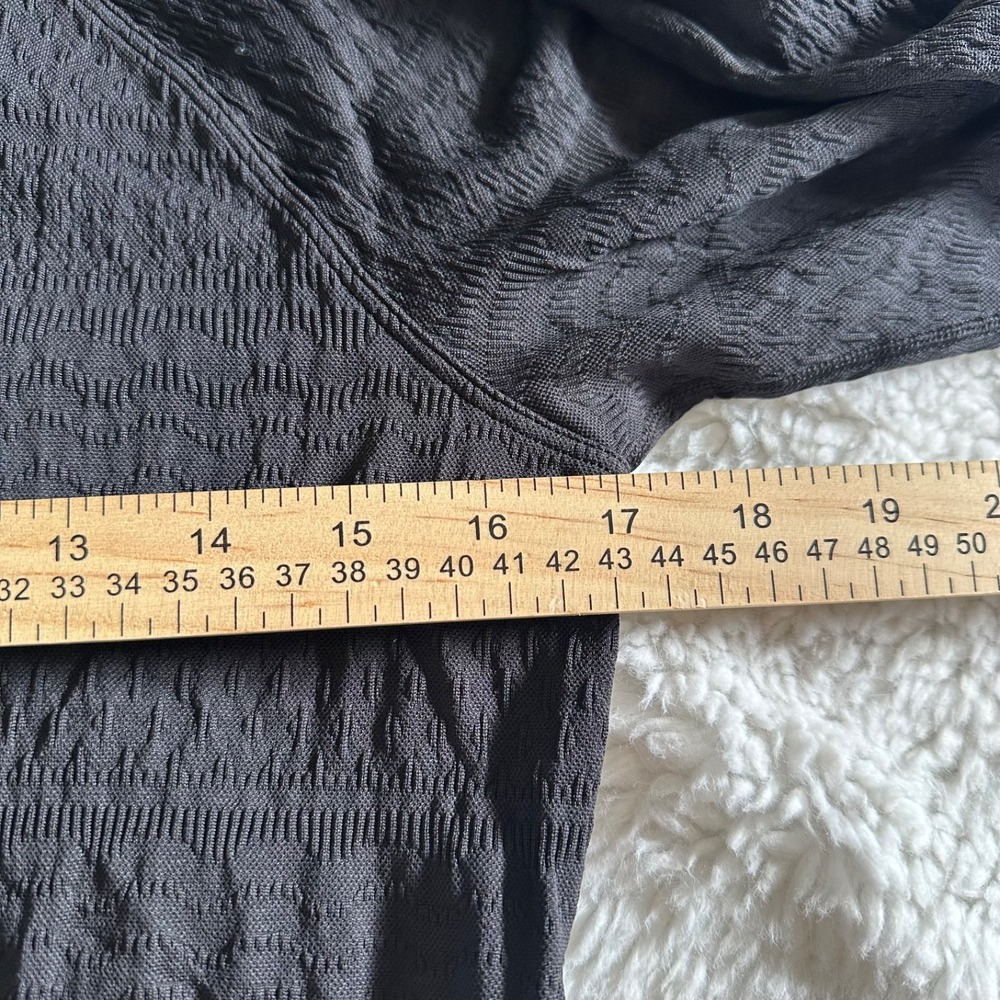 Lululemon Long Sleeve Hoodie Black Textured Knit Seamless - Size 4/6 - Picture 9 of 11